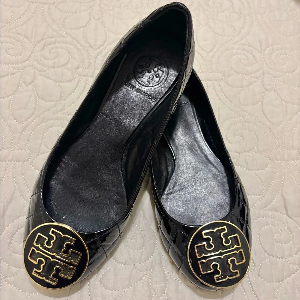 Tory Burch Quinn Black Patent Leather Quilted Ballet Flat Black Gold Logo Size 5